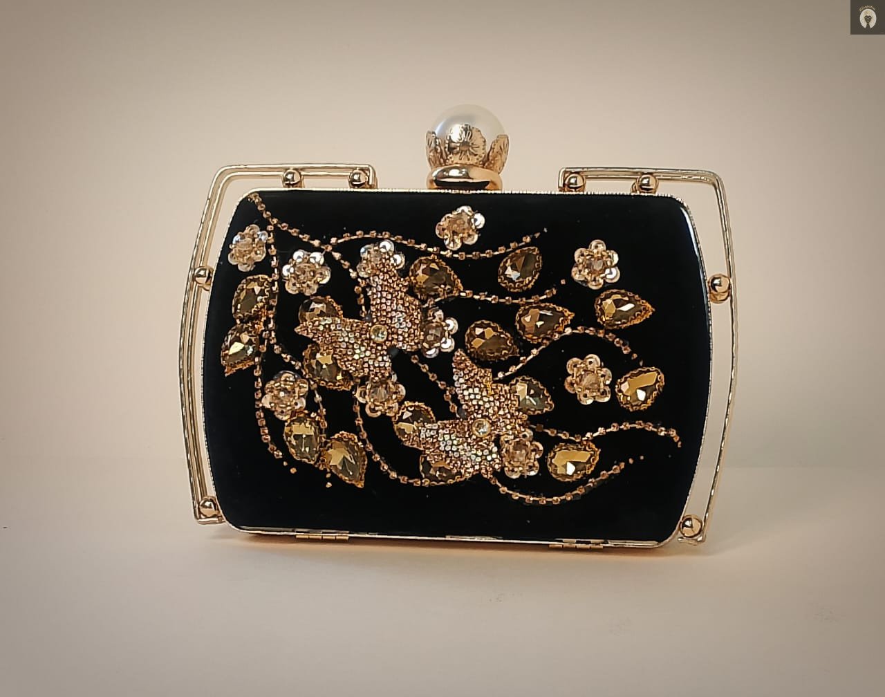 Velvet Vogue - Image 4