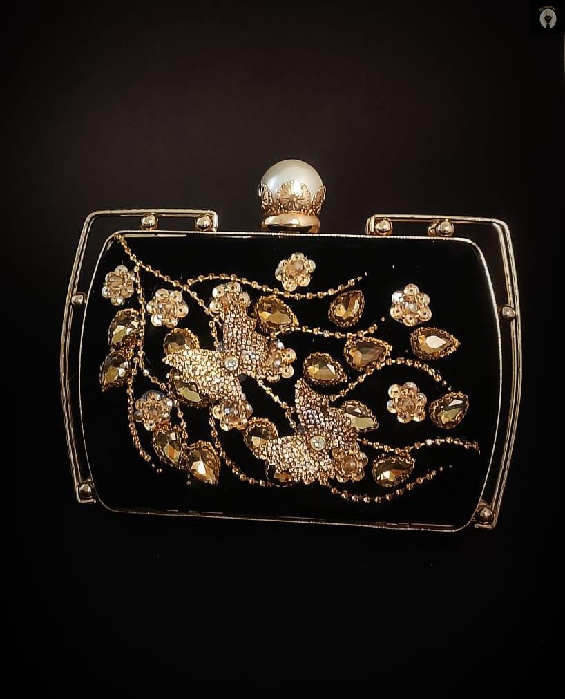 Velvet Vogue - Image 5
